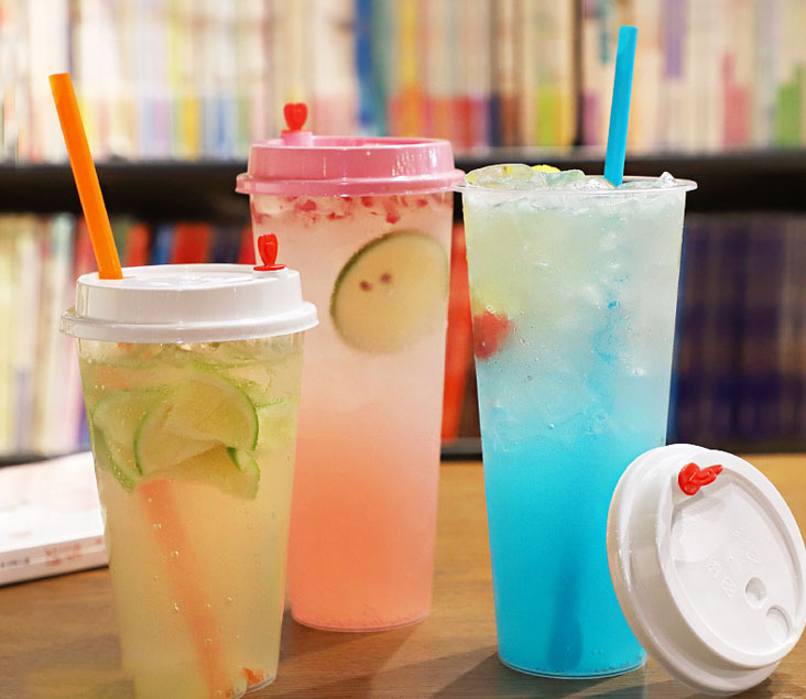 clear plastic tea cups